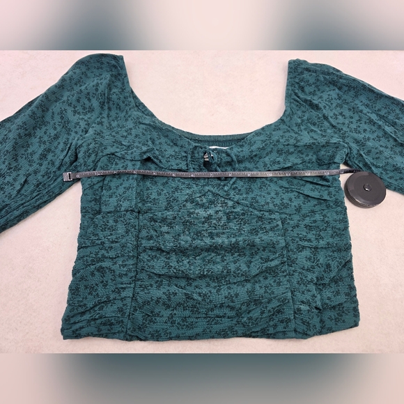 Hollister Green Floral Ruched Cropped Babydoll Top Women's Size Medium - Picture 5 of 9